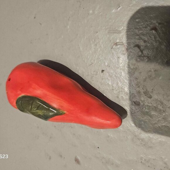 Salt and Pepper Shakers Ceramic Peppers Jalapeño Southwest 4" - Picture 2 of 5